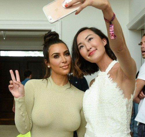 Популярные позы, которые сделают ваш Instagram круче? 04 Популярные позы, которые сделают ваш Instagram круче? 04