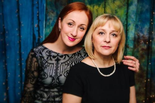 Макияж для прекрасной Елены, у которой самая счастливая улыбка и молодые сияющие глаза такой вот подарок ей сделали дети - семейную фотосессию! 03