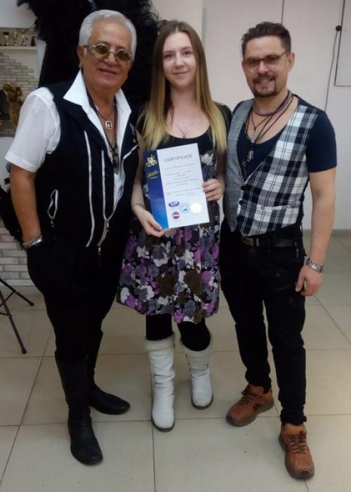 Привет!  Я Шумова Галина и мне 23 года. 01