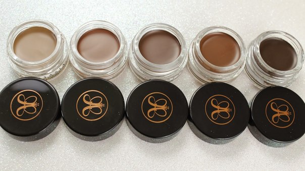 Красивые брови привлекают внимание к глазам и делают взгляд более выразительным. 01 Красивые брови привлекают внимание к глазам и делают взгляд более выразительным. 01