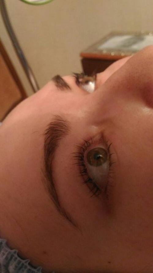 * процедура гипоаллергенна, и абсолютно безопасна для здоровья и внешнего вида ресниц - не вызывает ломкости или выпадения. 01