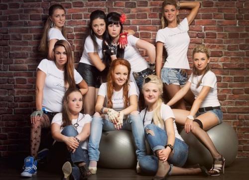 Девушки, если у вас выпускной, свадьба, фотосессия или просто вечеринка, обращайтесь. 01