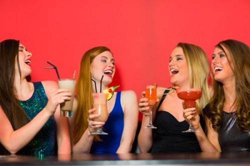 Девушки, если у вас выпускной, свадьба, фотосессия или просто вечеринка, обращайтесь. 02