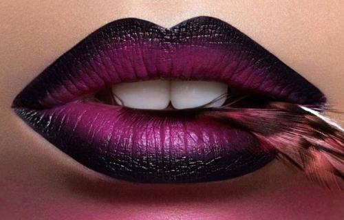 Как сделать омбре на губах одной помадой? 01