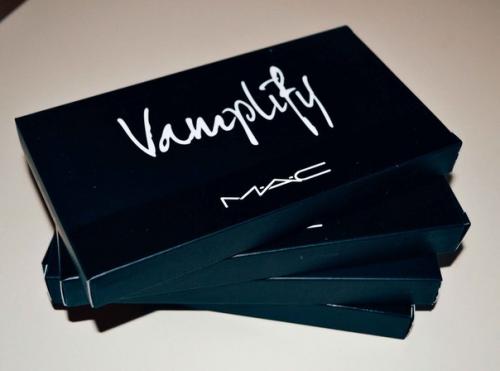 Тени Mac Vamplify? 04