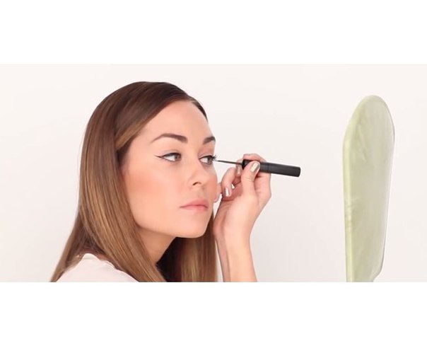 10 знаменитостей, которые сами делают себе макияж. 05