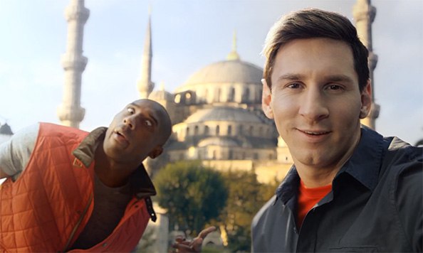 Большинство подростков и молодых людей развлекают себя новым веянием в фотографии - Selfie. 01 Большинство подростков и молодых людей развлекают себя новым веянием в фотографии - Selfie. 01