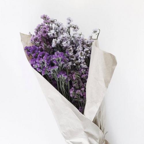 * Меган *. Антон назначил мне встречу в 20: 00 в том же кафе где мы и познакомились. 01