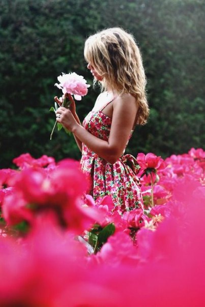 Один из секретов красоты - женщина должна выглядеть как восьмерка, иначе она не вызывает нужных чувств у окружающий. 03