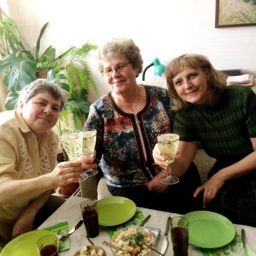 Принято считать, что в Гостях Хорошо, а Дома Лучше. 06