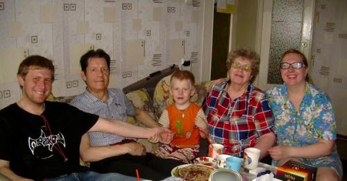 Принято считать, что в Гостях Хорошо, а Дома Лучше. 01