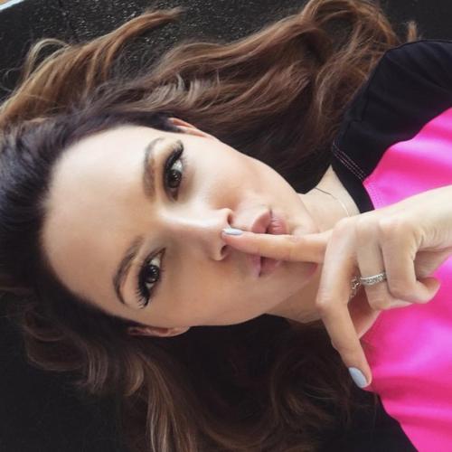 * Меган *. Антон назначил мне встречу в 20: 00 в том же кафе где мы и познакомились. 02