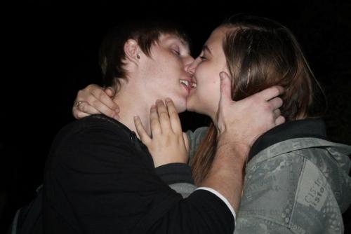 Проснувшись рано утром, и сидя на краю кровати, я стал спрашивать себя, что такое любовь? 01