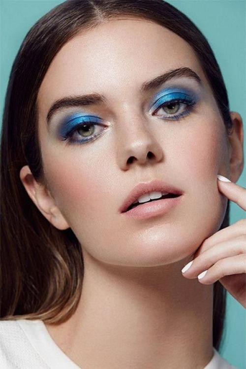 Как правильно использовать синие оттенки в макияже глаз? 04