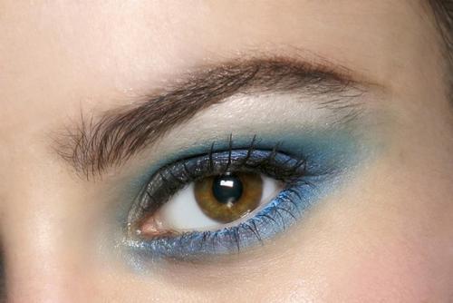 Бьюти - тренд: неоново - бирюзовые оттенки. 01