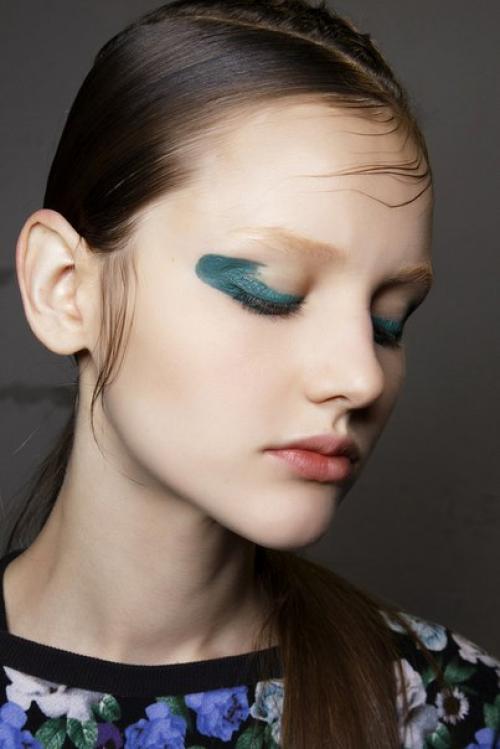 Бьюти - тренд: неоново - бирюзовые оттенки. 02