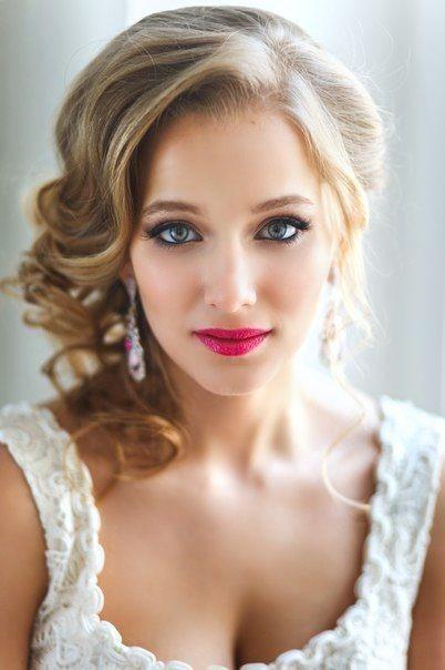 Обычно невесты выбирают классический свадебный макияж с легкими пастельными оттенками. 04