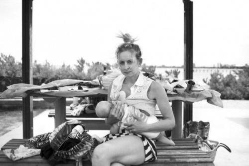 Кормление грудью как оно есть: снимки без фотошопа. 09