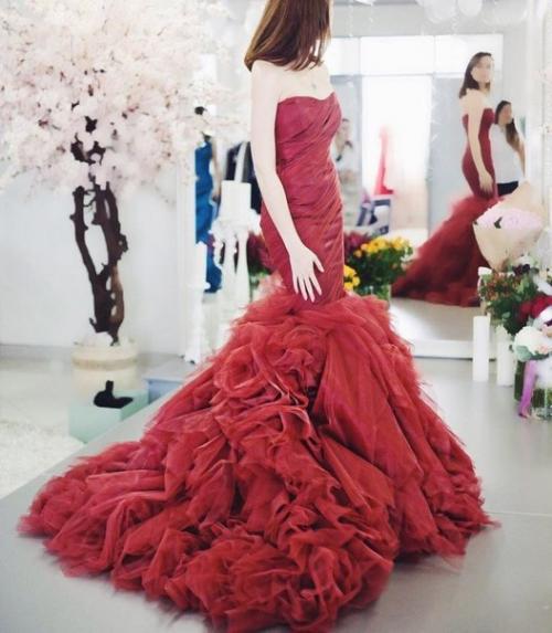 Красный цвет в одежде - значение и правила применения. 06