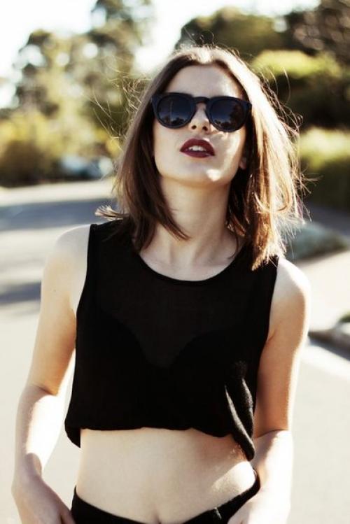 Темные оттенки помад популярны. 05