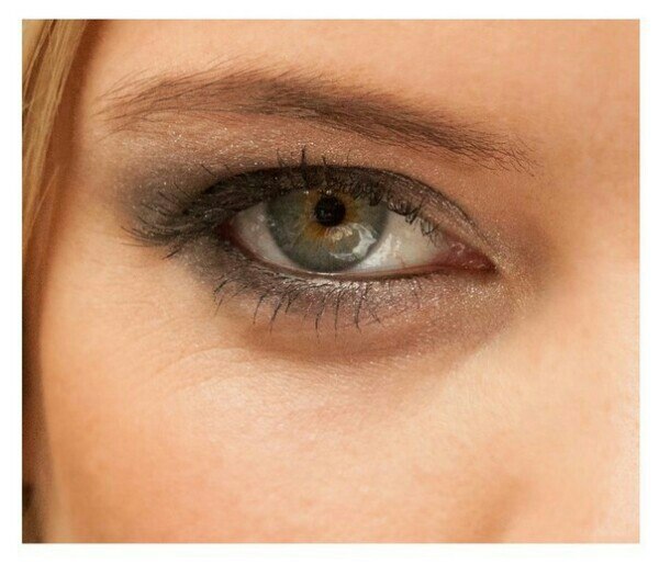 В наличии трио запеченных теней для век Звездное небо. 04