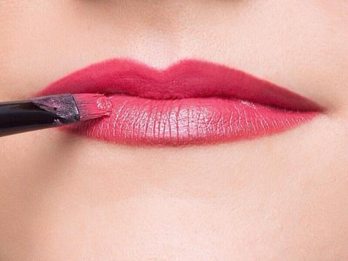 Как с помощью макияжа сделать губы объемнее. 04 Как с помощью макияжа сделать губы объемнее. 04