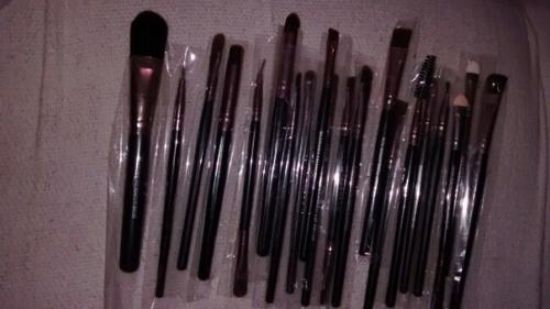 Элементы:  20 шт. кистей для макияжа комплект W324M-1. 02 Элементы:  20 шт. кистей для макияжа комплект W324M-1. 02