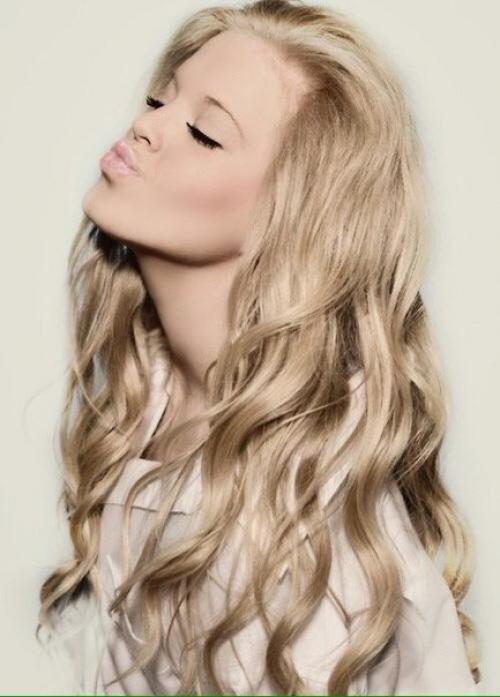 Девочки я сейчас с красным оттенком как на первом фото но очень хочется светлой стать прям мания как вы считаете стоит? 01