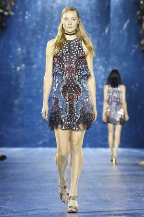 Попасть в сказку: Mary Katrantzou представила новую коллекцию весна - лето 2016. 01