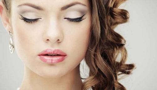 Главным трендом свадебного Make up в 2017 году выступает естественность и нежность. 02