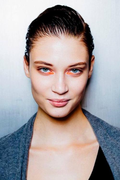 Как правильно делать цветной графичный макияж? 01