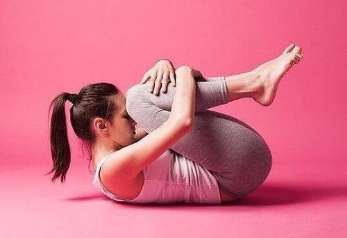 Как при помощи пяти поз в йоге избавиться от жировых складок на талии? 04 Как при помощи пяти поз в йоге избавиться от жировых складок на талии? 04