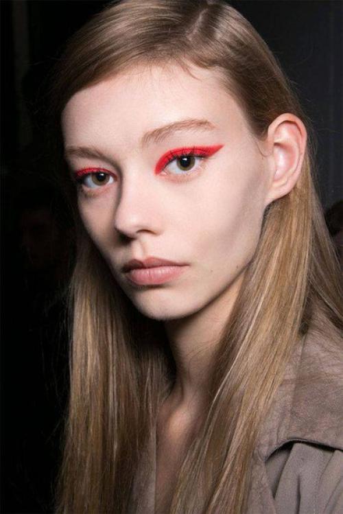 Как правильно делать цветной графичный макияж? 05