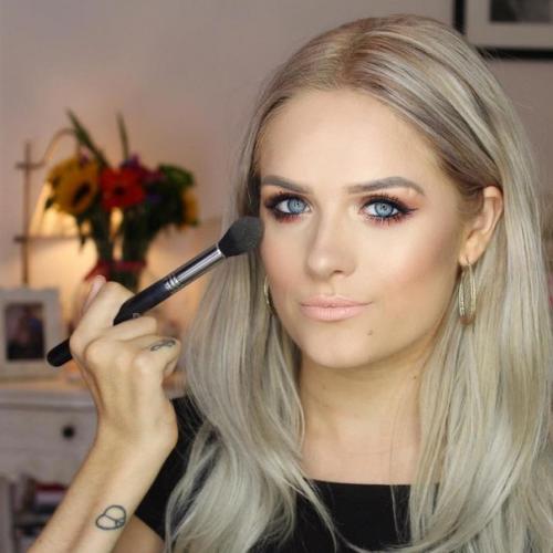 Бьюти - блогер с параличом сняла мощное видео, чтобы дать отпор троллям. 01 Бьюти - блогер с параличом сняла мощное видео, чтобы дать отпор троллям. 01